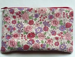ラベンダーピンクのリバティー風ポーチ