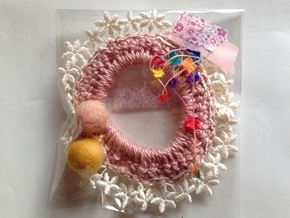 フェルトボール付きシュシュ