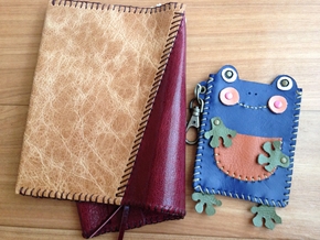 ブックカバーとカエルパスケース